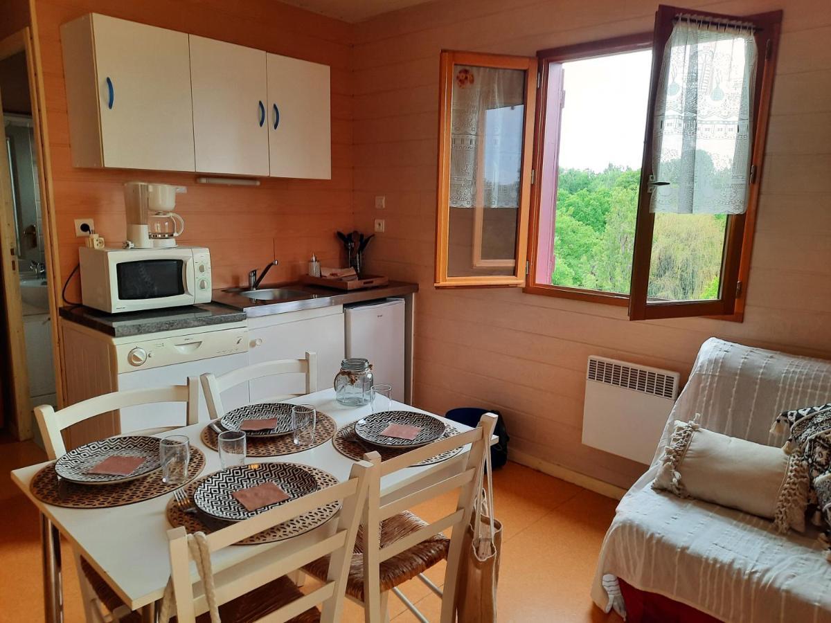 Camping De La Bageasse Бриуд Экстерьер фото