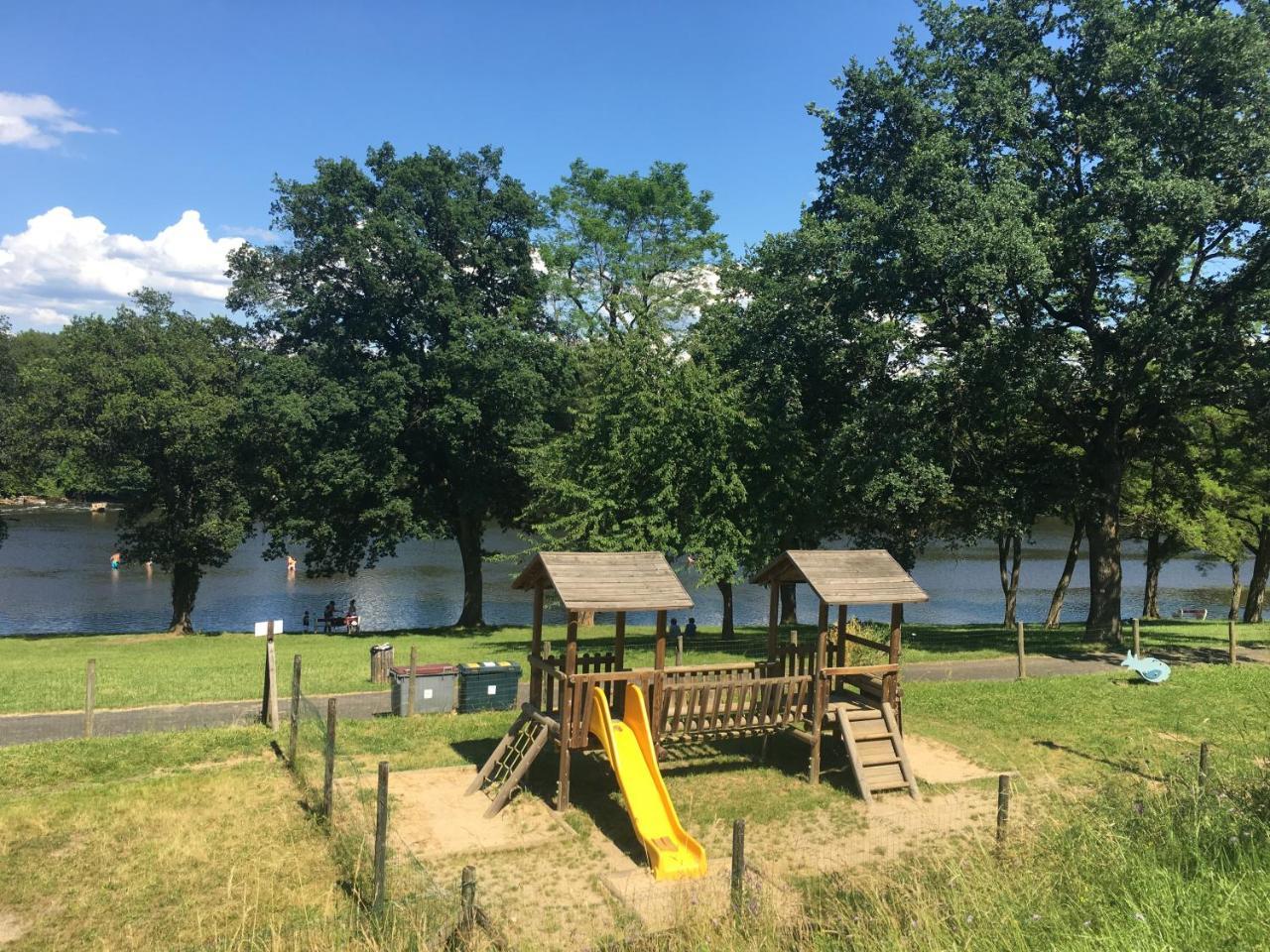 Camping De La Bageasse Бриуд Экстерьер фото