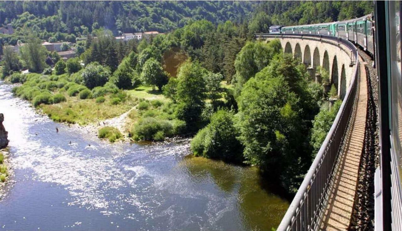 Camping De La Bageasse Бриуд Экстерьер фото